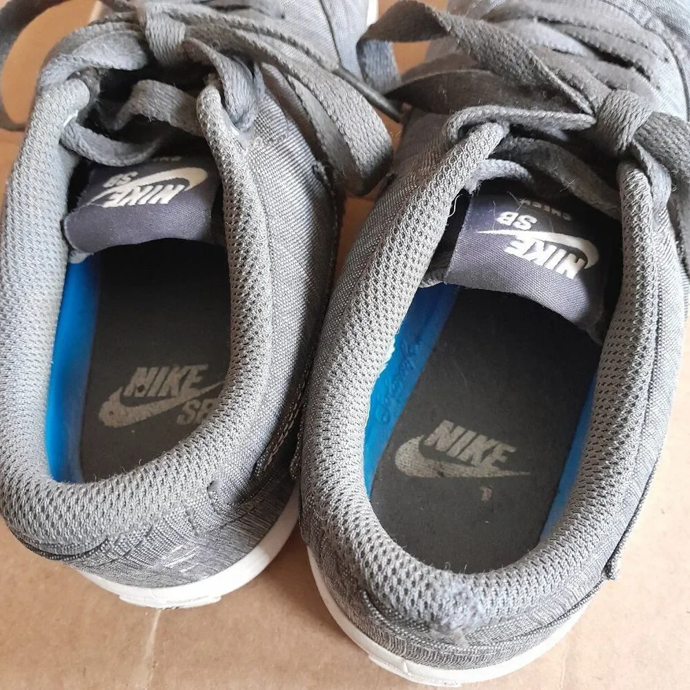 Nike SB Check Solar Soft Women’s Gray Running Sneakers Size 6